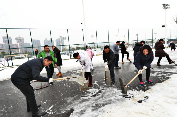 一場(chǎng)雪，體育中心美得不要不要的 但最美的風(fēng)景還是他們(圖5)