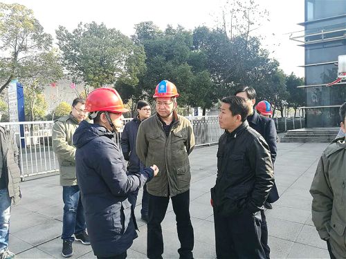 市供電公司區(qū)經(jīng)信局調研體育中心軍運會場館供電保障工作(圖1)