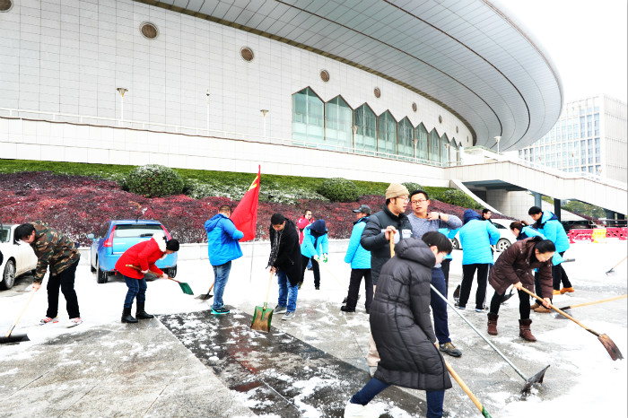 一場(chǎng)雪，體育中心美得不要不要的</br>但最美的風(fēng)景還是他們(圖8)