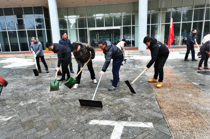 一場(chǎng)雪，體育中心美得不要不要的</br>但最美的風(fēng)景還是他們(圖12)