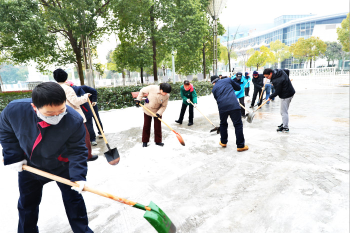 一場(chǎng)雪，體育中心美得不要不要的</br>但最美的風(fēng)景還是他們(圖15)