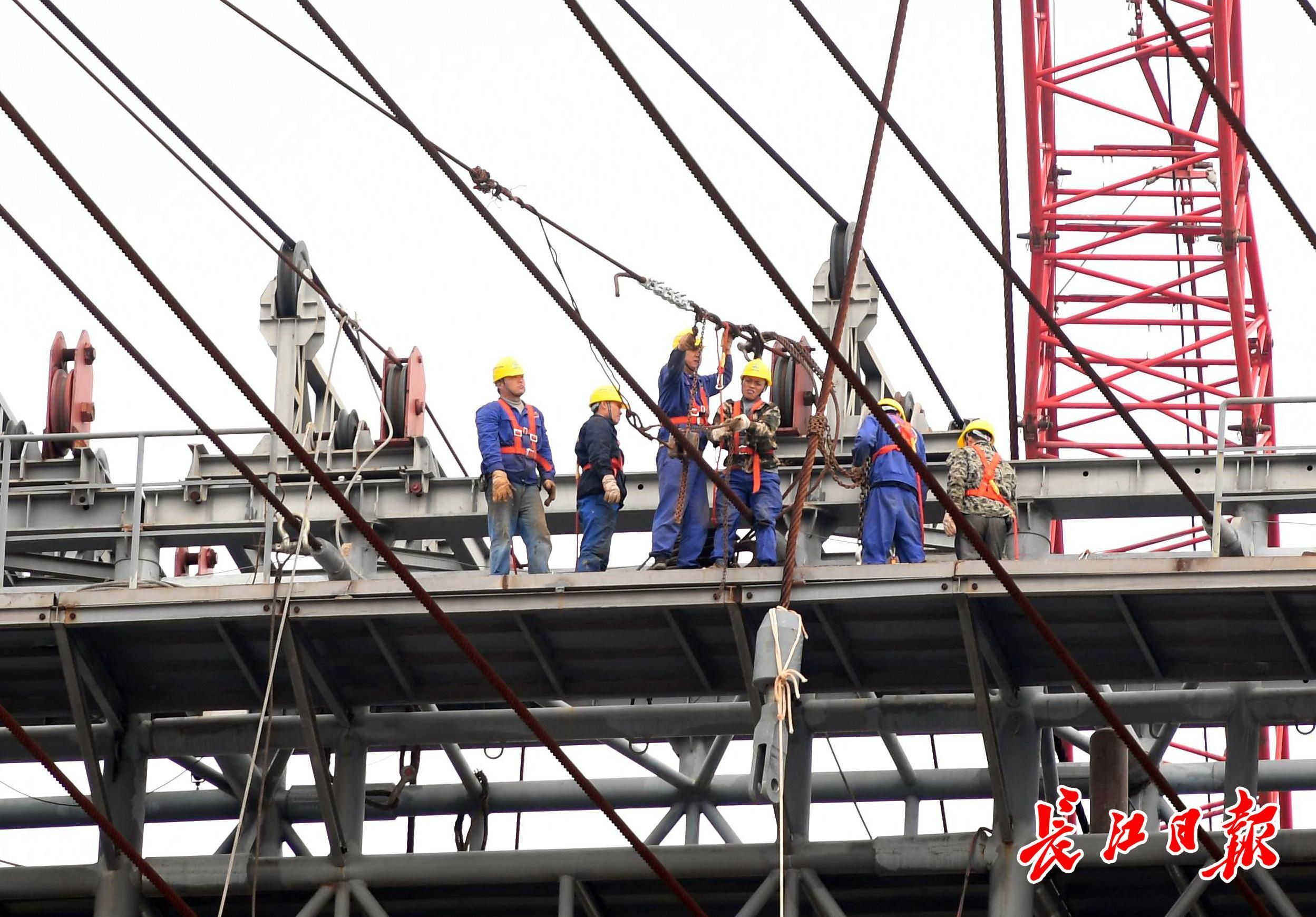軍運(yùn)會(huì)開幕式“幕后英雄”威亞塔開始拆除，1500噸回收鋼材將建籃球場(chǎng)等
